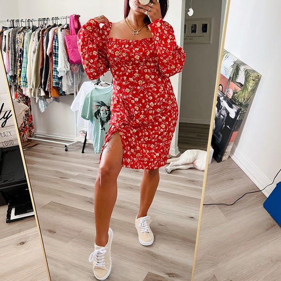 PrettyLittleThing Dresses & Skirts - 48- PrettyLittleThing red floral dress